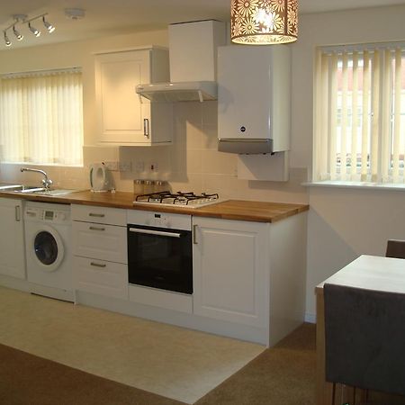 At Home In The City Serviced Apartments Newport Buitenkant foto