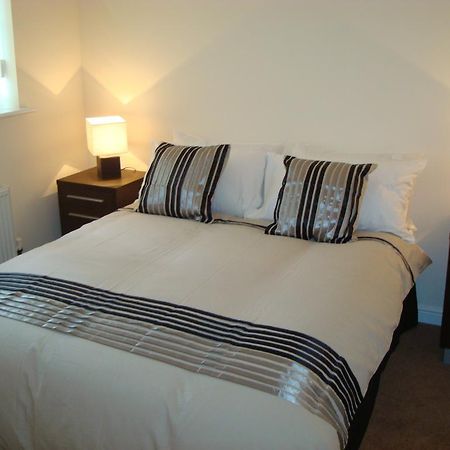 At Home In The City Serviced Apartments Newport Buitenkant foto