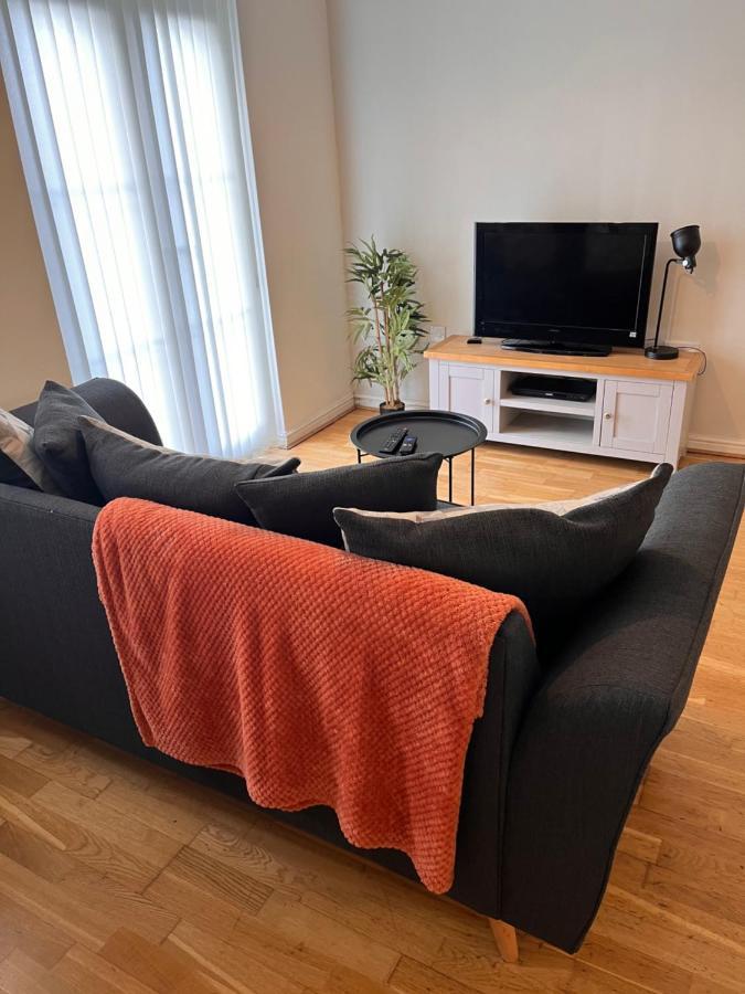 At Home In The City Serviced Apartments Newport Buitenkant foto