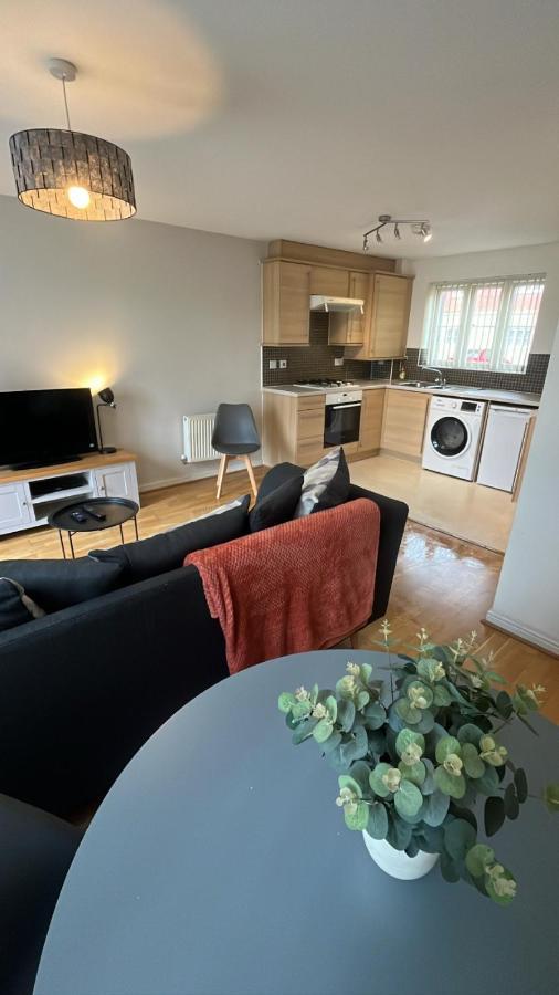 At Home In The City Serviced Apartments Newport Buitenkant foto