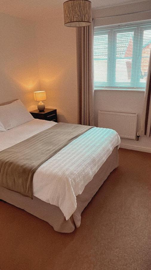 At Home In The City Serviced Apartments Newport Buitenkant foto