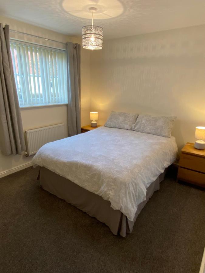 At Home In The City Serviced Apartments Newport Buitenkant foto